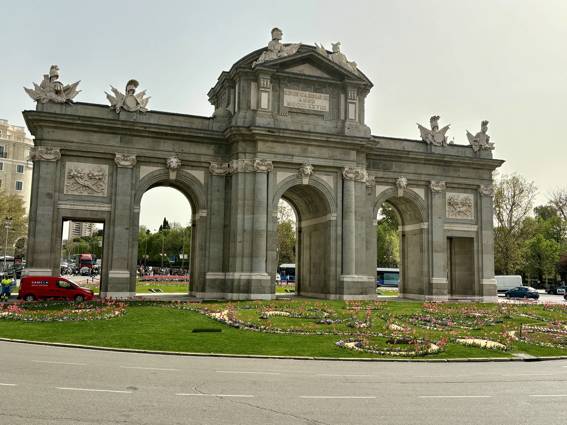 Puerta de Alcalá neoclassical arch