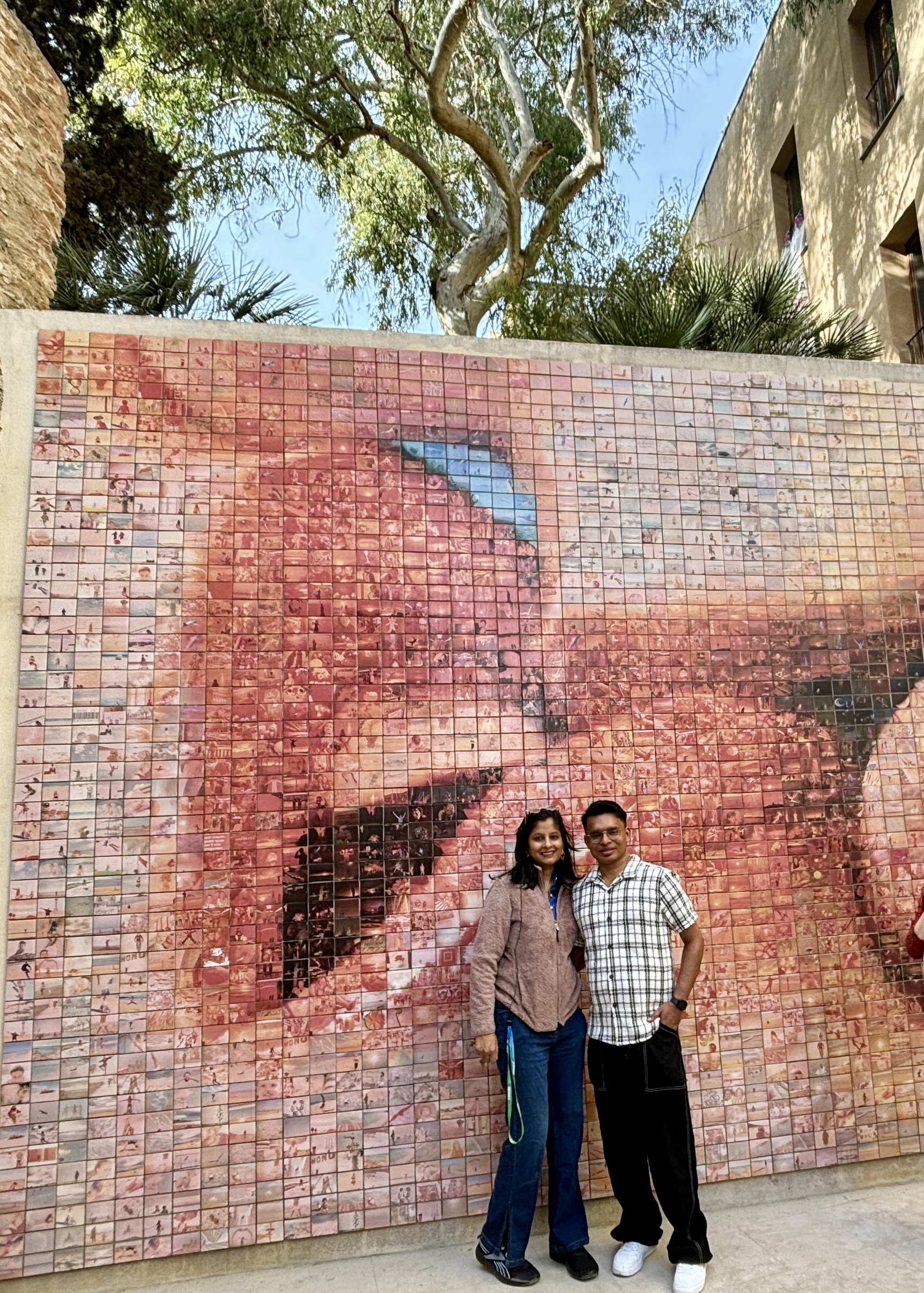 The Kissing Wall mosaic in Barcelona