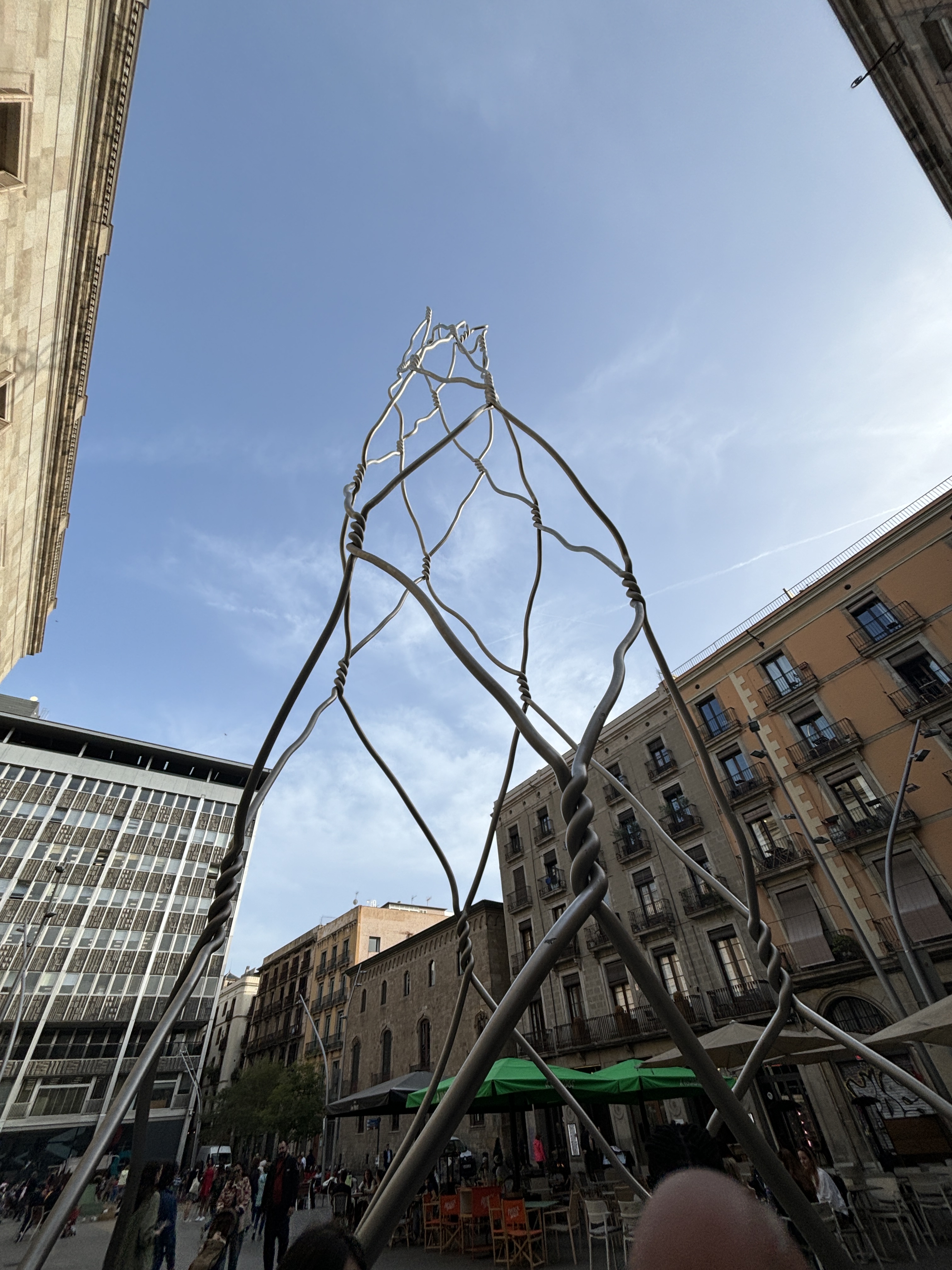 The wire Monument als Castellers