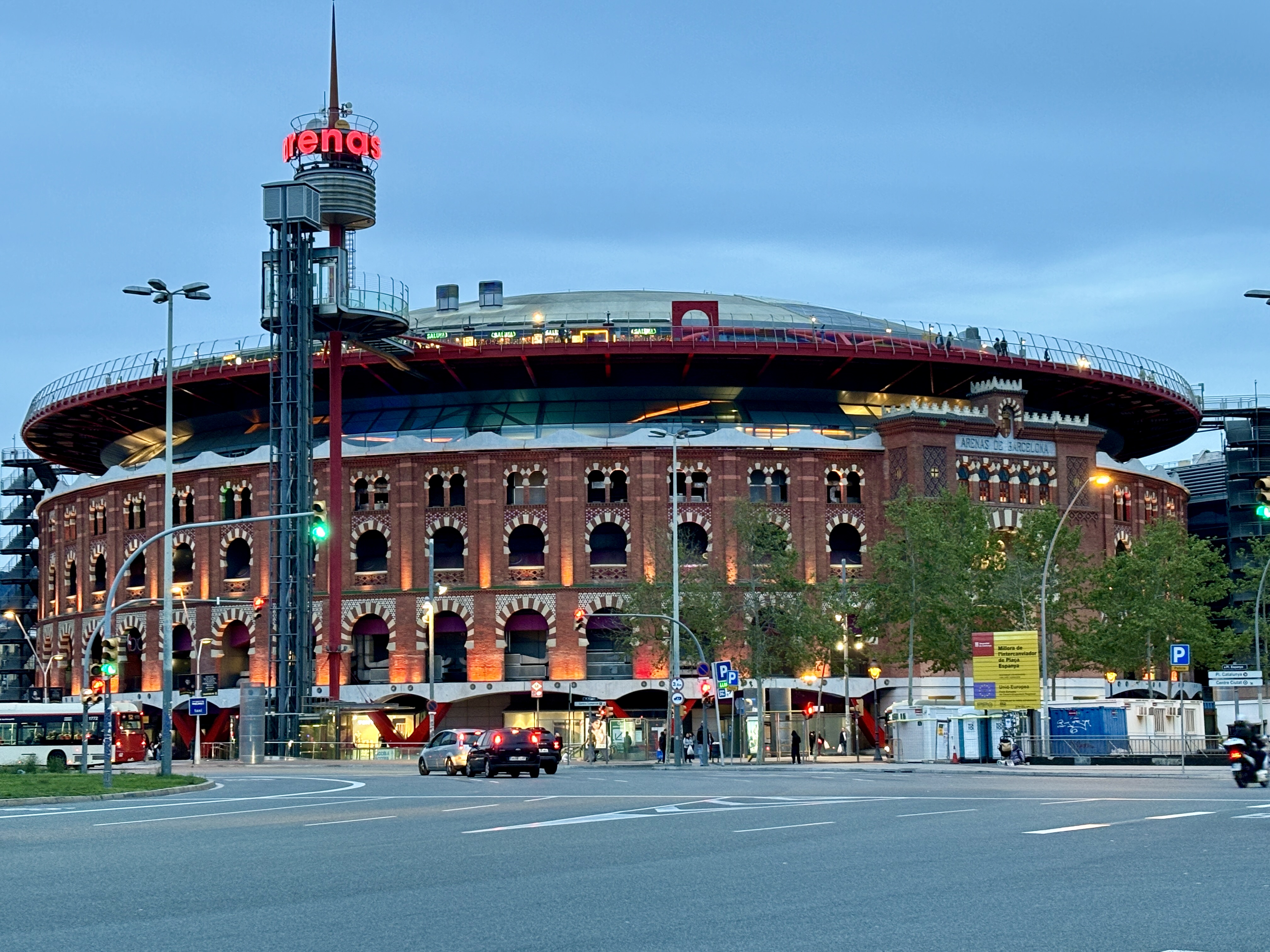 A spectacular interior view of Arenas de Barcelona