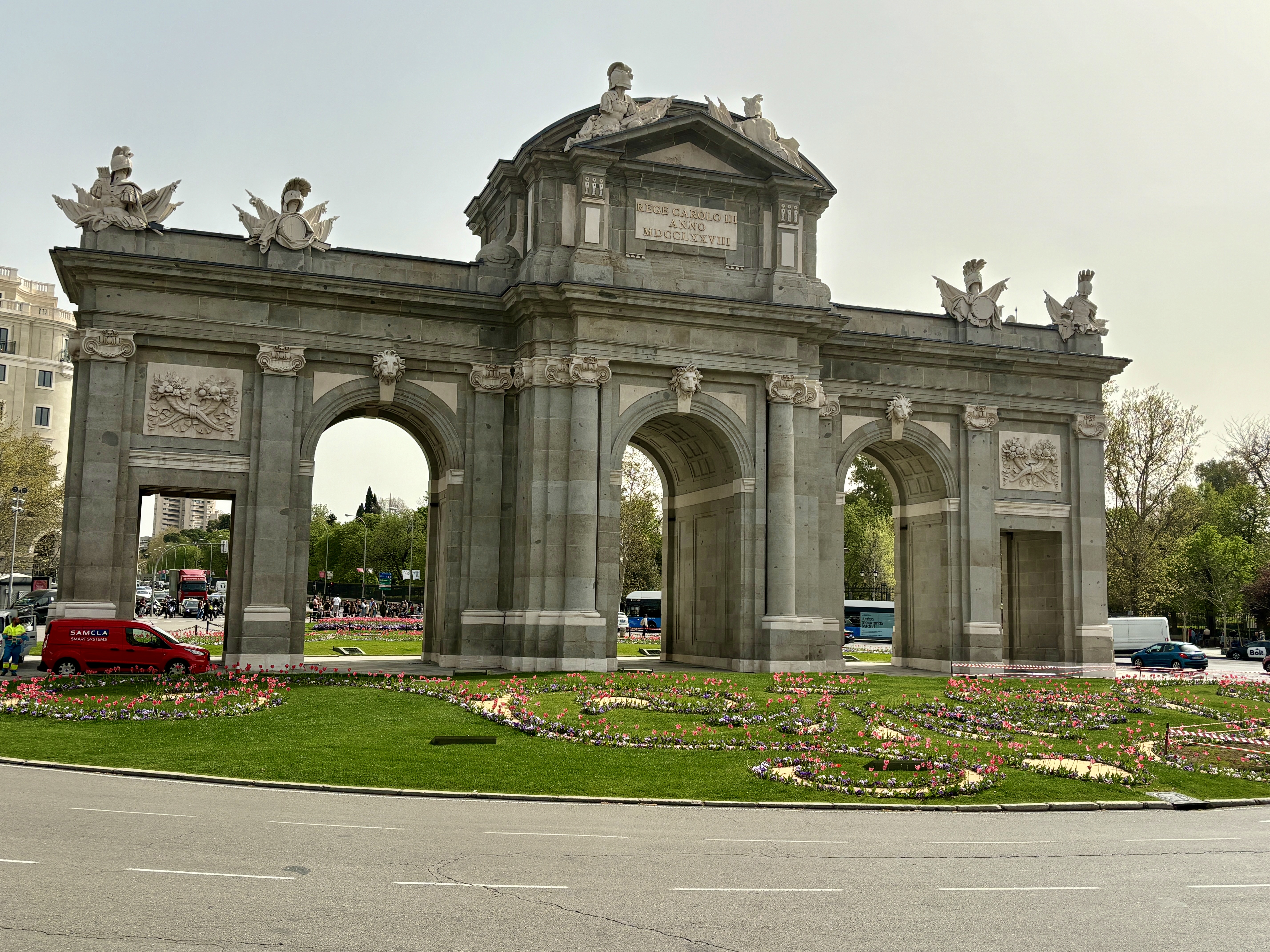 Puerta de Alcalá neoclassical arch