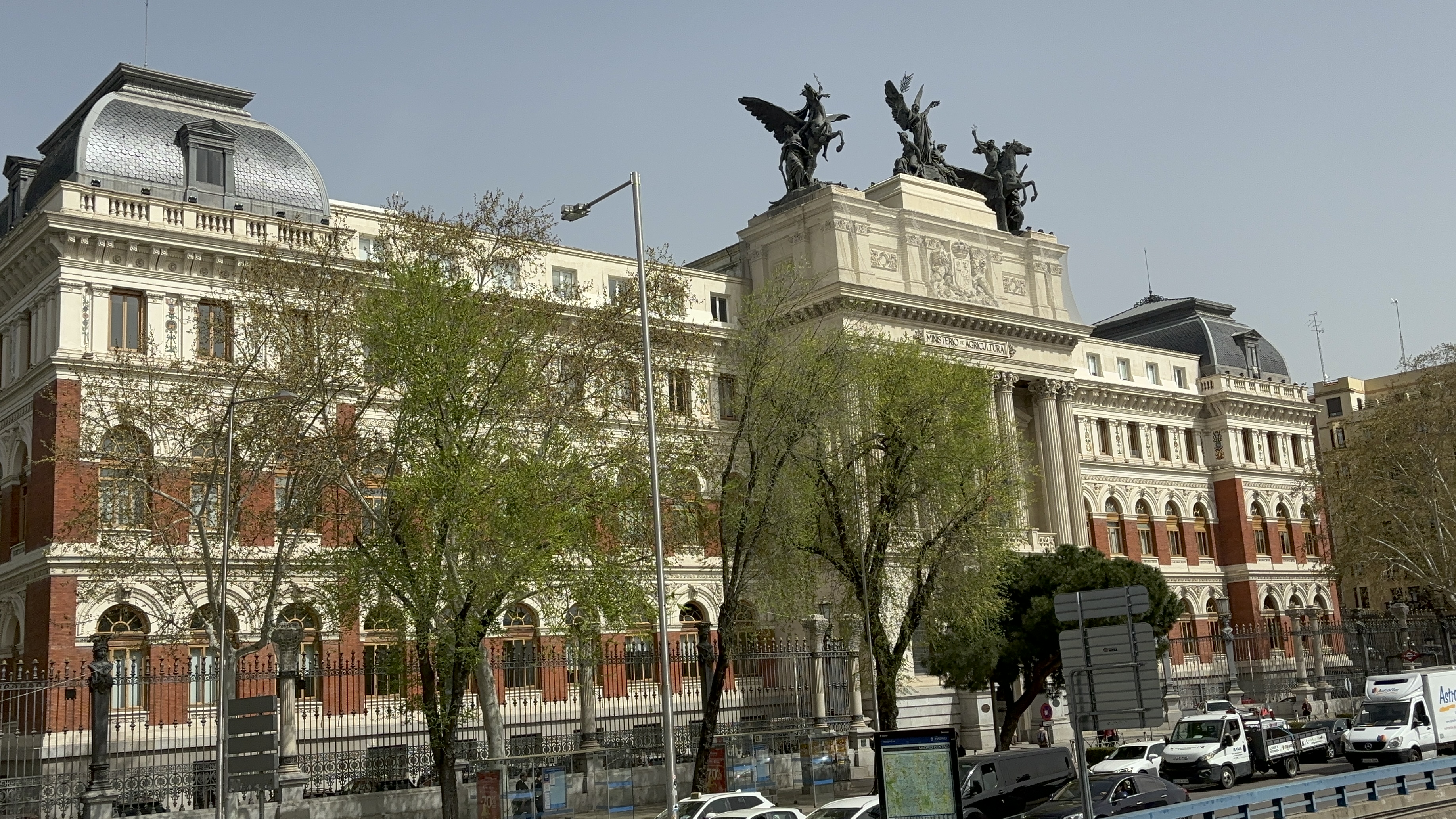 Ministerio de Agricultura outer facade