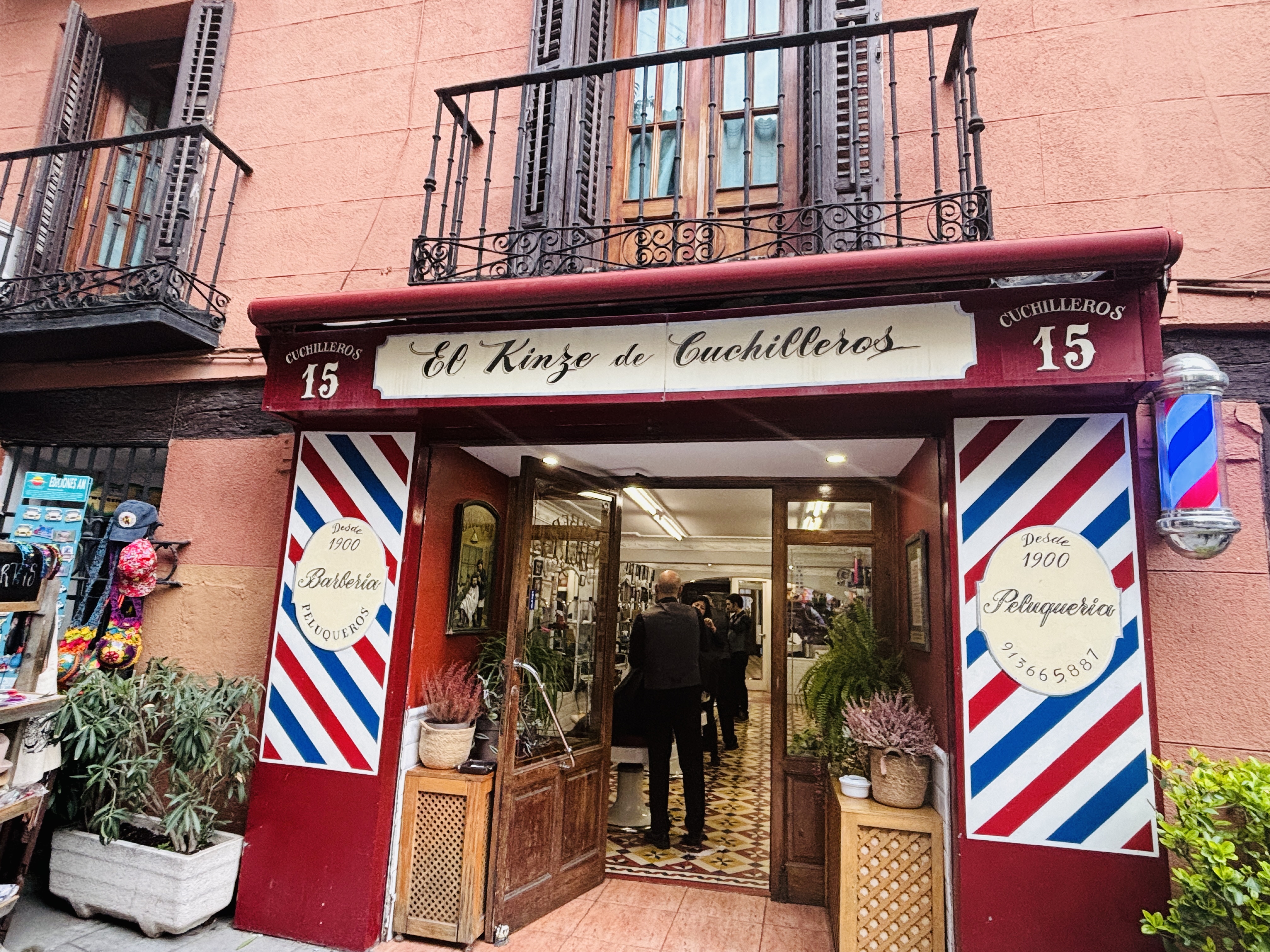 Historic barber shop El Kinze de Cuchilleros