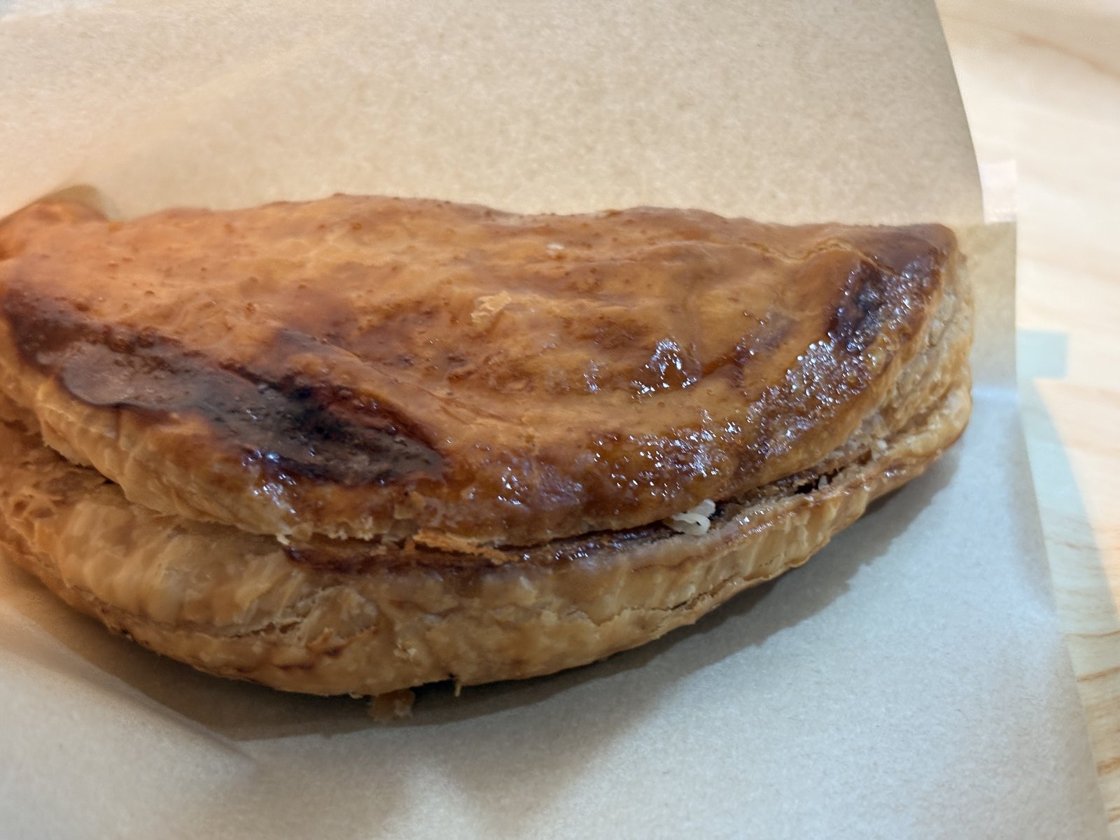 A warm apple pie eaten on the Sannenzaka walk